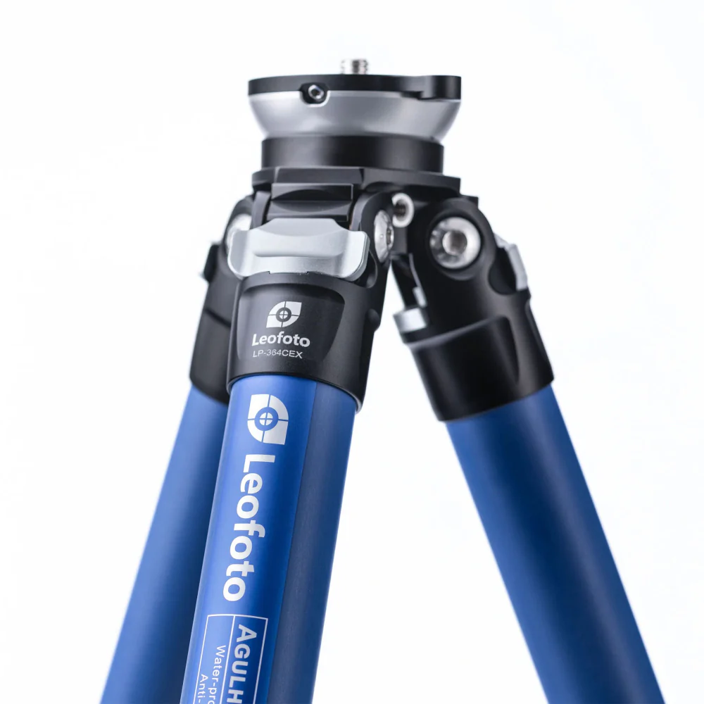 Leofoto LP-364CEX Poseidon Series 4 Section Levelling Base Water Resistant Carbon Fibre Tripod - Image 4