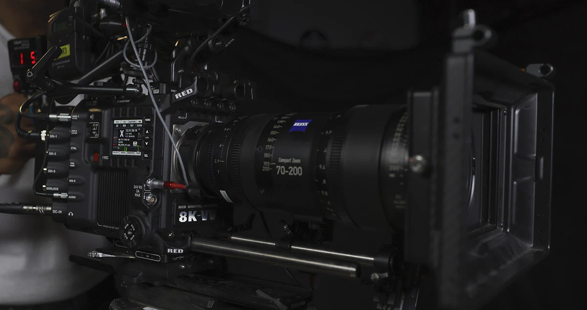 RED V-RAPTOR XL 8K VV Production Pack (Including Batteries) (V-Lock) - Image 13