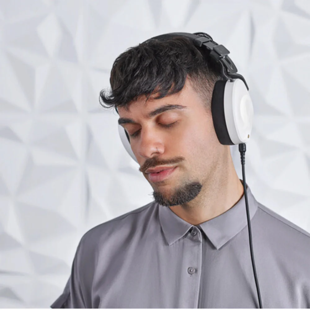 Rode NTH-100 Professional Closed-Back Over-Ear Headphones (White) - Image 4