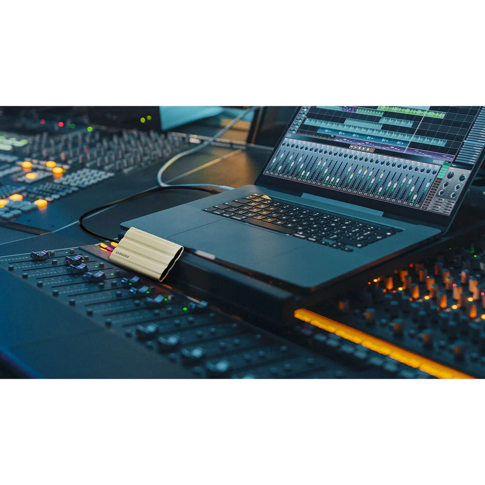 Samsung T7 Shield Portable SSD (Beige) - Image 4