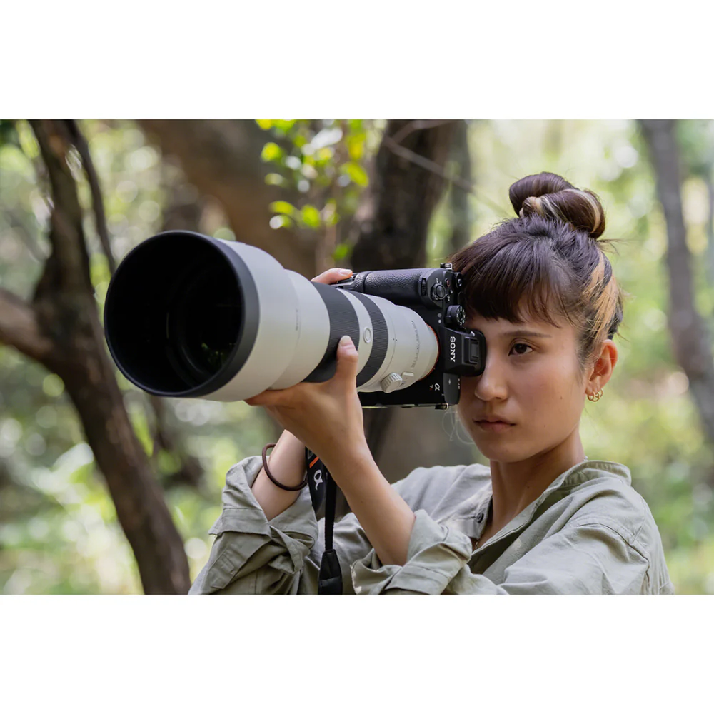 Sony VG-G6 Vertical Grip for Sony A7R VI Mirrorless Camera - Image 13