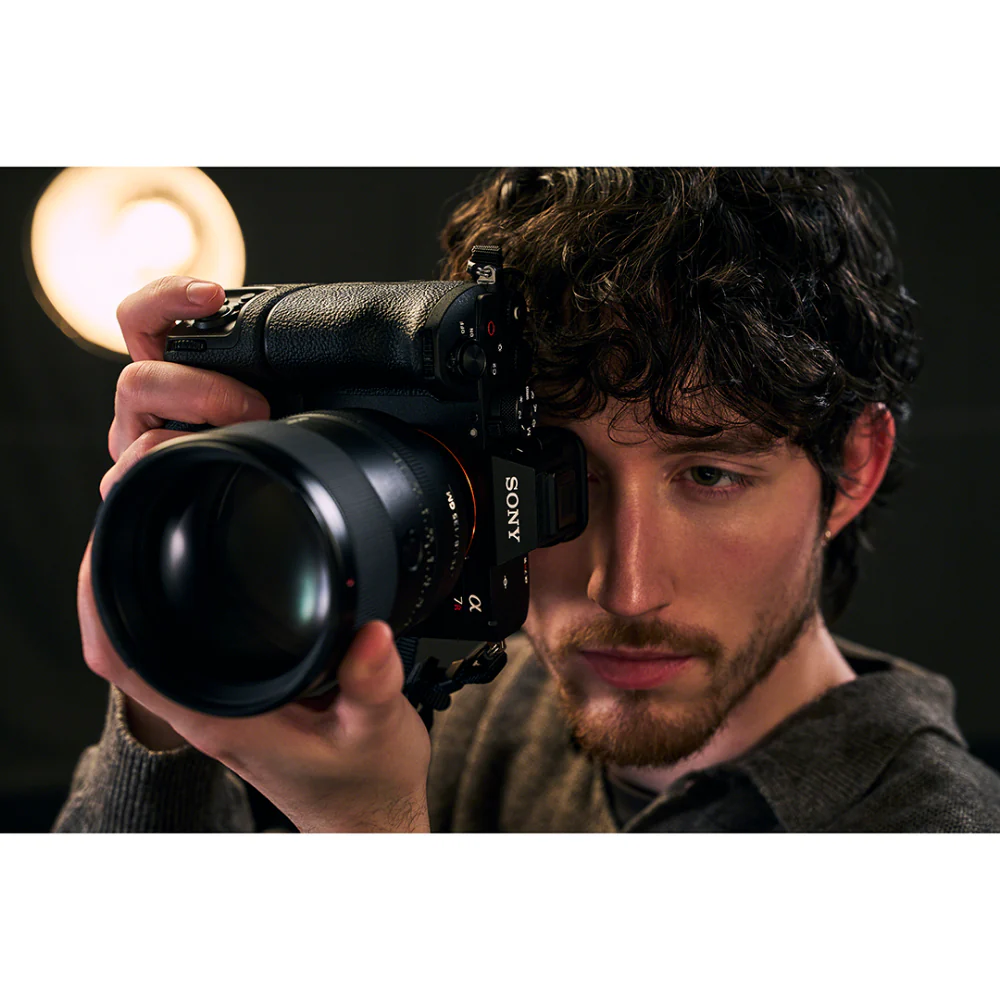 Sony VG-G6 Vertical Grip for Sony A7R VI Mirrorless Camera - Image 14