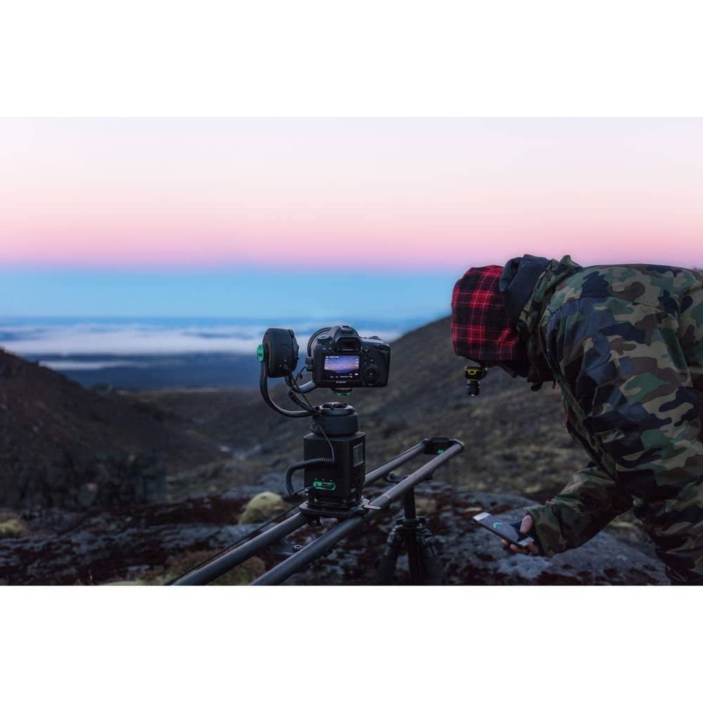 Syrp Magic Carpet Carbon Track Short, 600mm (2') - Image 3