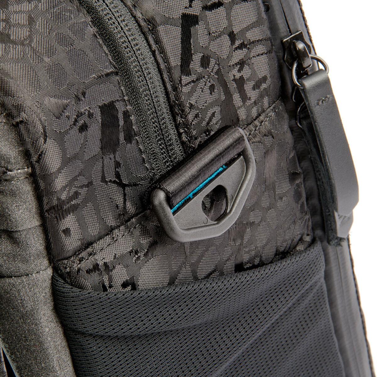 Toxic from 3 Legged Thing - Wraith Camera Messenger Bag Large - Onyx - Image 12